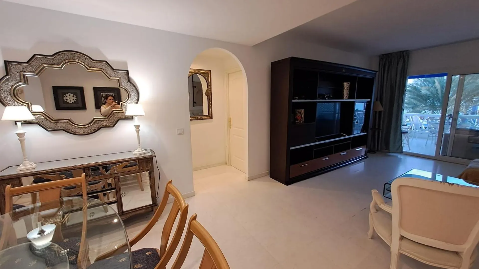 Luminous Apartment In Playas Del Duque , Puerto Banus By Holidays & Home マルベーリャ 0*,  スペイン