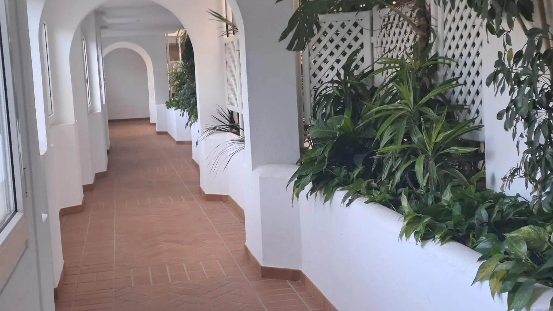 Luminous Apartment In Playas Del Duque , Puerto Banus By Holidays & Home マルベーリャ