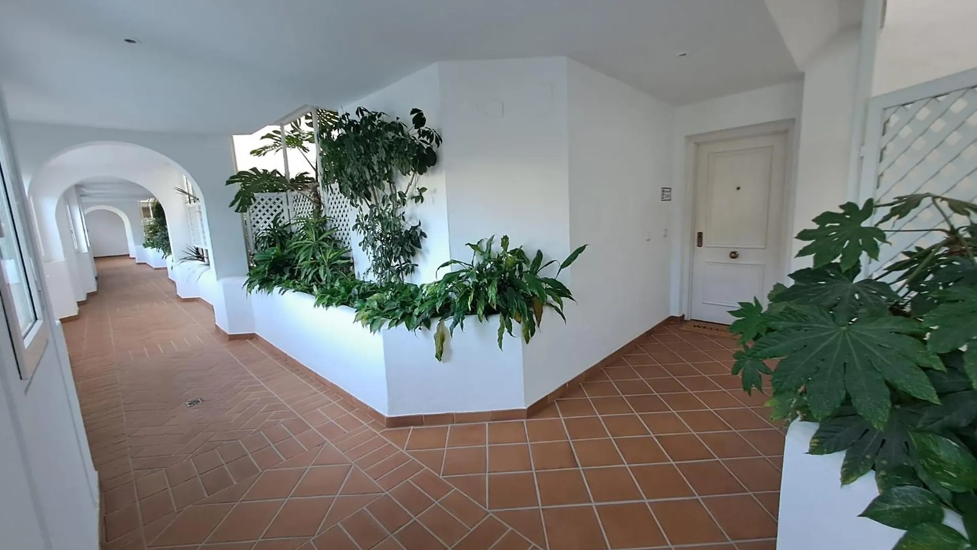 Luminous Apartment In Playas Del Duque , Puerto Banus By Holidays & Home マルベーリャ