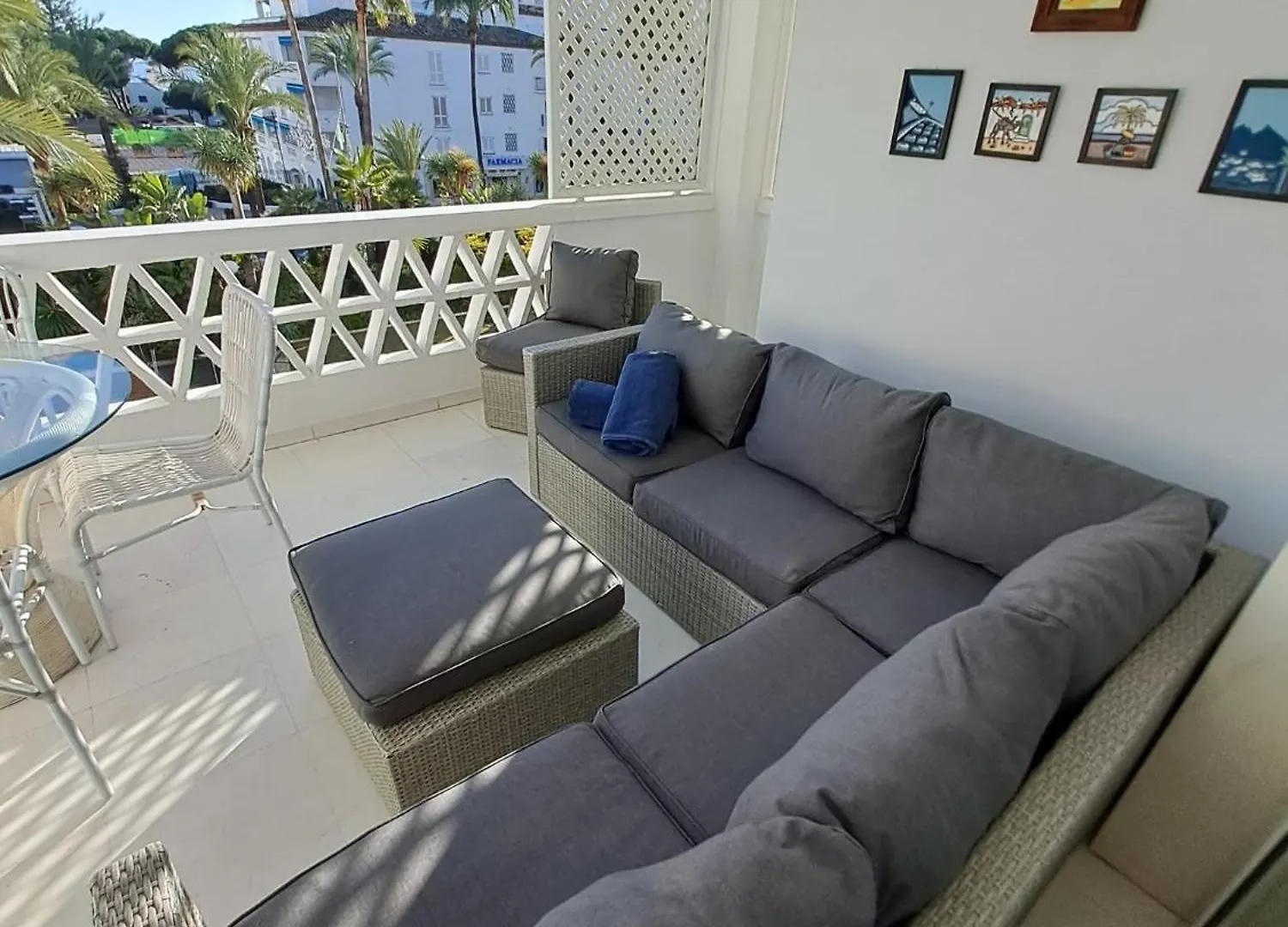 Luminous Apartment In Playas Del Duque , Puerto Banus By Holidays & Home マルベーリャ