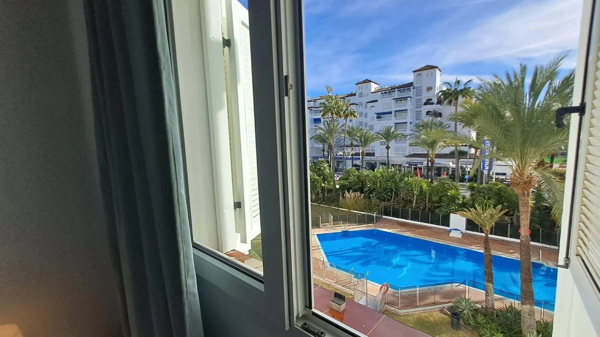 Luminous Apartment In Playas Del Duque , Puerto Banus By Holidays & Home マルベーリャ スペイン