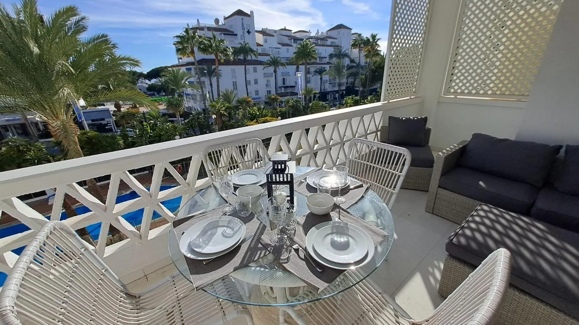 Luminous Apartment In Playas Del Duque , Puerto Banus By Holidays & Home マルベーリャ 0*,